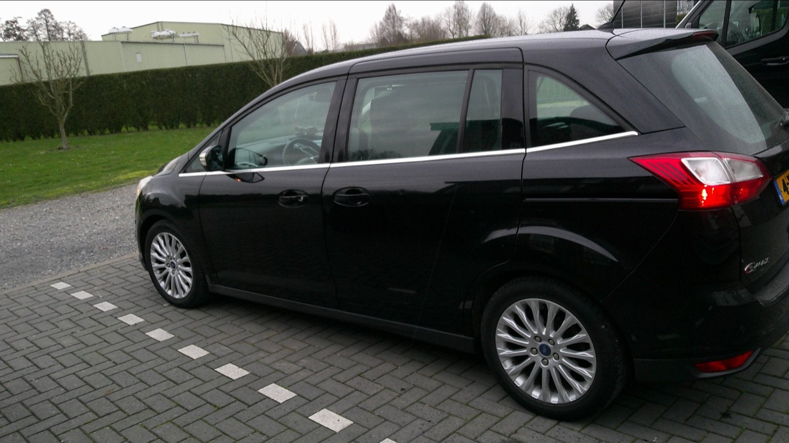Ford Grand C-Max 1.0 92KW Ecoboost 2014 Zwart, Voorwielaandrijving, 745 kg, 125 pk, 7 stoelen