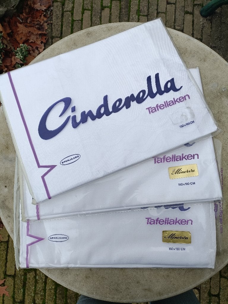 CINDERELLA *nieuw* damast tafelkleed 150 x 180 en 130 x 160, Nieuw, Ophalen of Verzenden, Katoen, Rechthoek