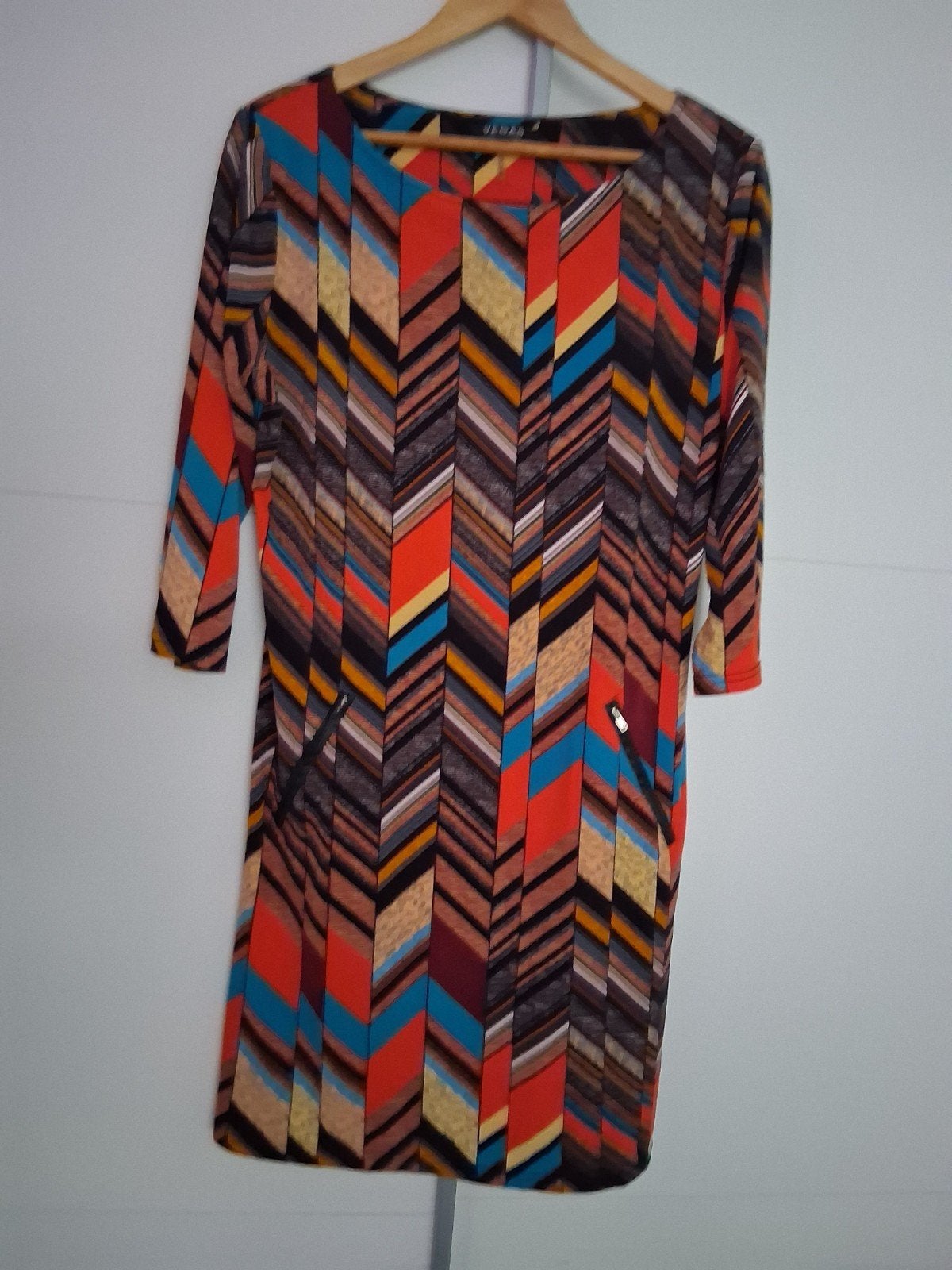 Vegas Jurk met Zigzag Patroon en Ritsdetails, Maat 38/40 (M), Meerkleurig, Vegas, Ophalen of Verzenden