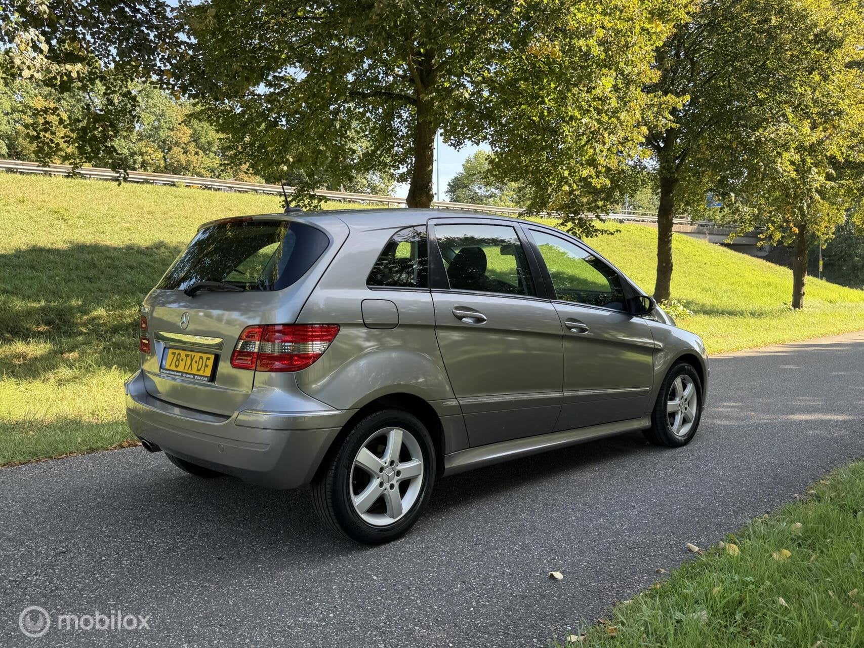 Mercedes B-klasse 170*AUTOMAAT*APK 6/27*LAGE KM NAP*AIRCO, Auto's, Stof, Gebruikt, Zwart, 4 cilinders