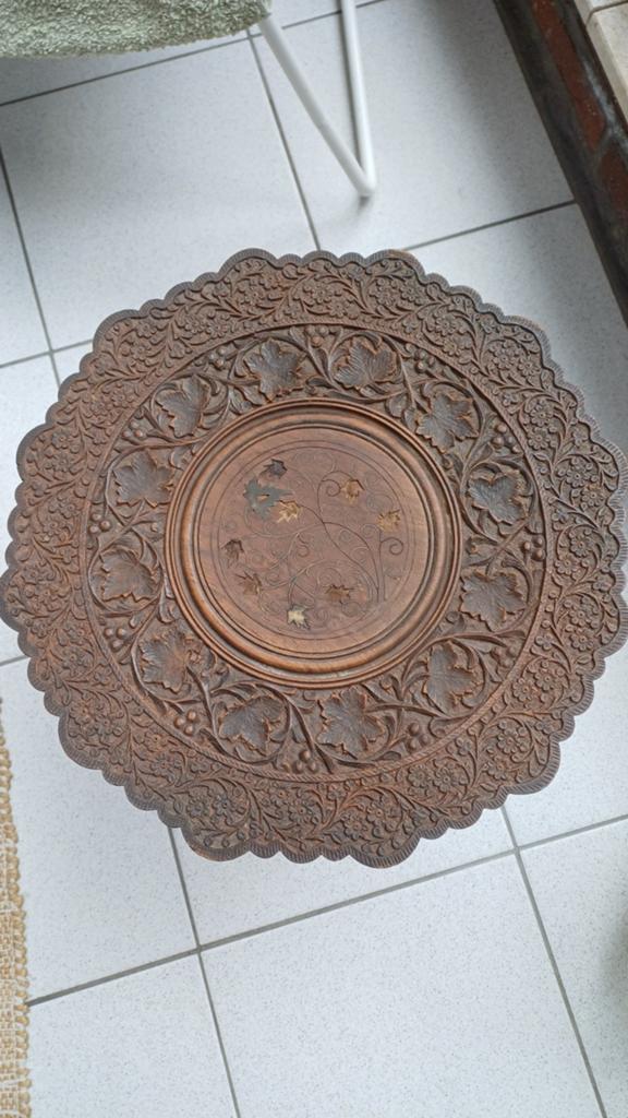 Rond bijzettafeltje houtsnijwerk - 37x40cm, Antiek en Kunst, Antiek | Meubels | Tafels, Ophalen