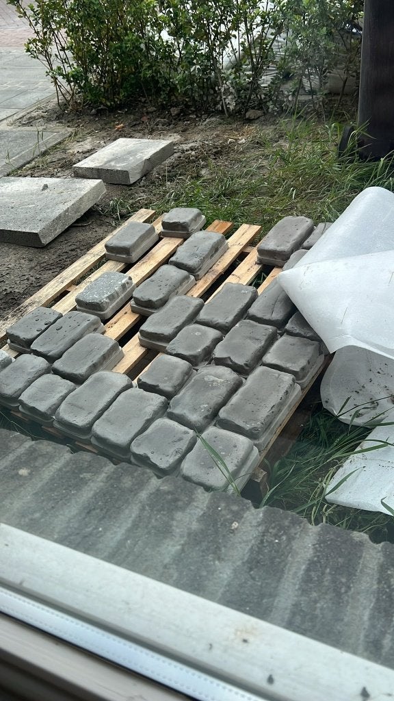 30 / 35 courtstones iron grey mbi courstones over, Ophalen of Verzenden, Gebruikt, Beton, Klinkers