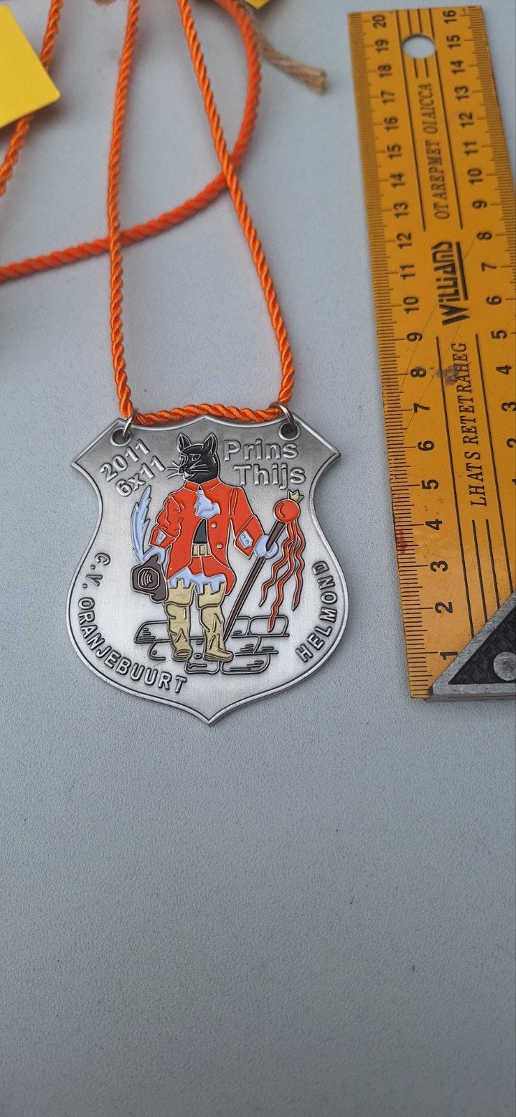 Carnaval medaille prins Thijs Oranjebuurt Helmond 2011 (7.2), Ophalen of Verzenden, Overige materialen
