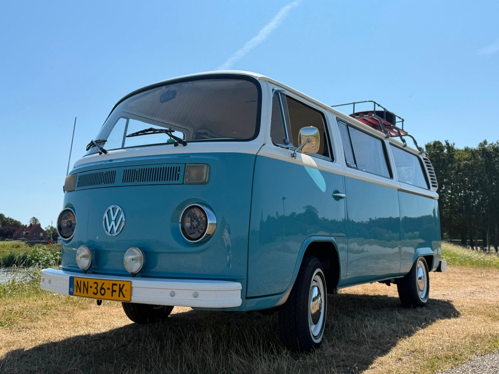 Volkswagen T2-B 1976, Achterwielaandrijving, Beige, Blauw, Handgeschakeld