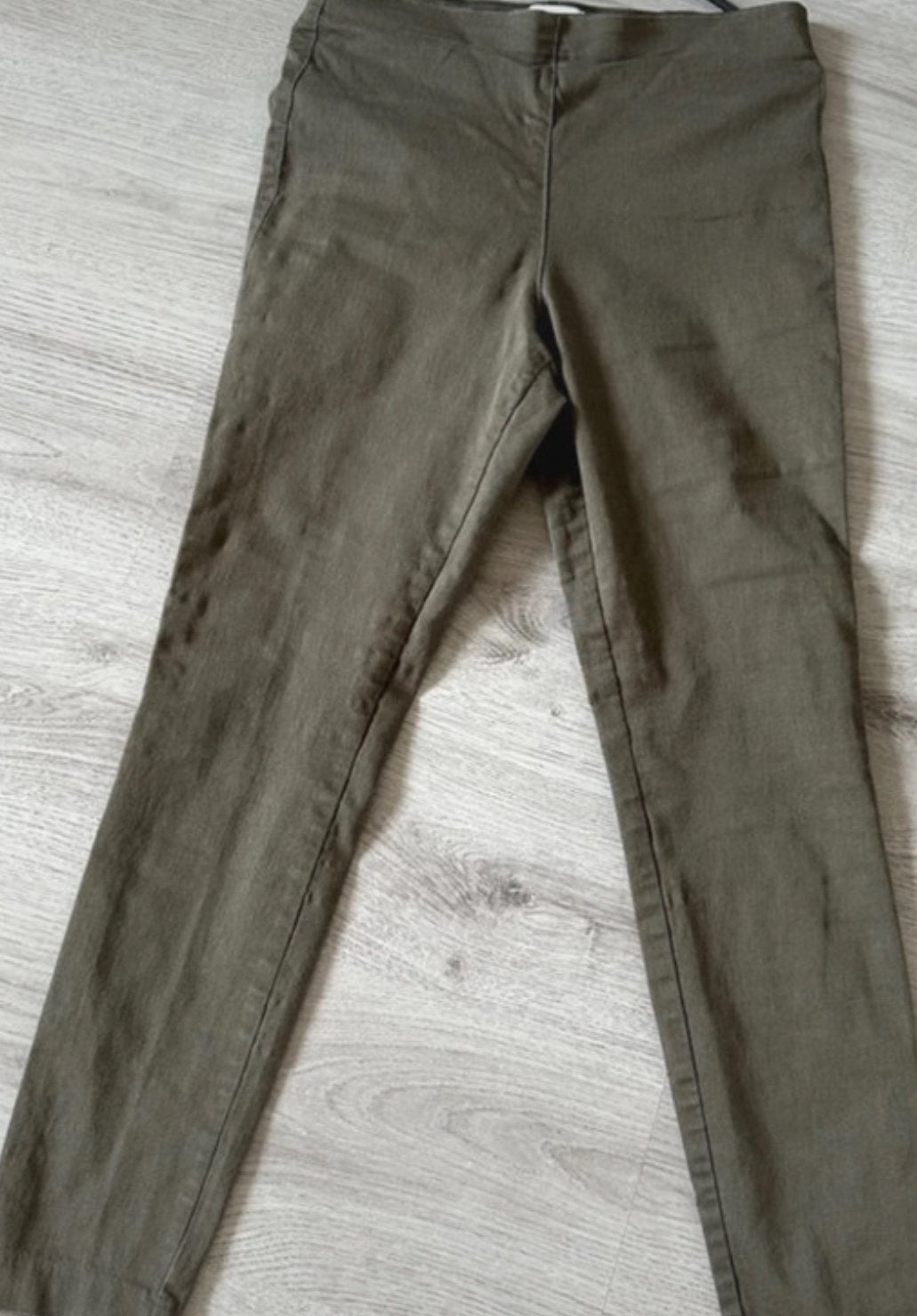 H&M khaki groene pantalon leggings  met elastische taille, Maat 38/40 (M), Verzenden, Zo goed als nieuw, Lang