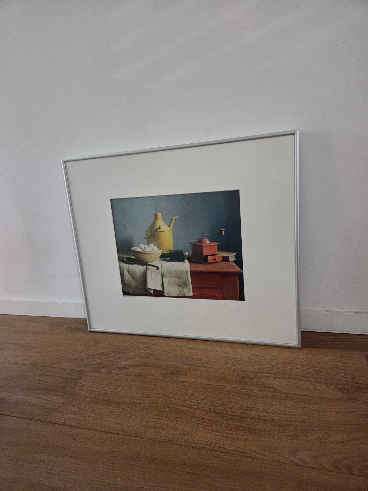 Ingelijste poster Stilleven met koffiemolen Henk Helmantel, Ophalen of Verzenden, 50 tot 75 cm, Schilderij, 50 – 75