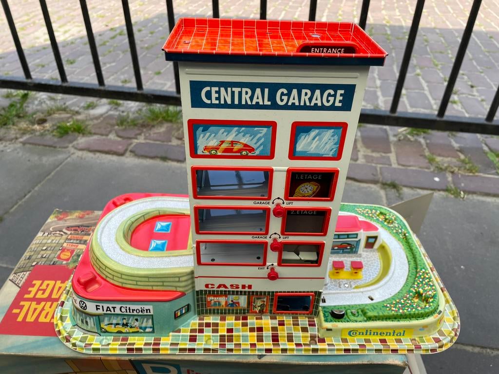 Vintage speelgoed, blikken auto garage, Ophalen of Verzenden