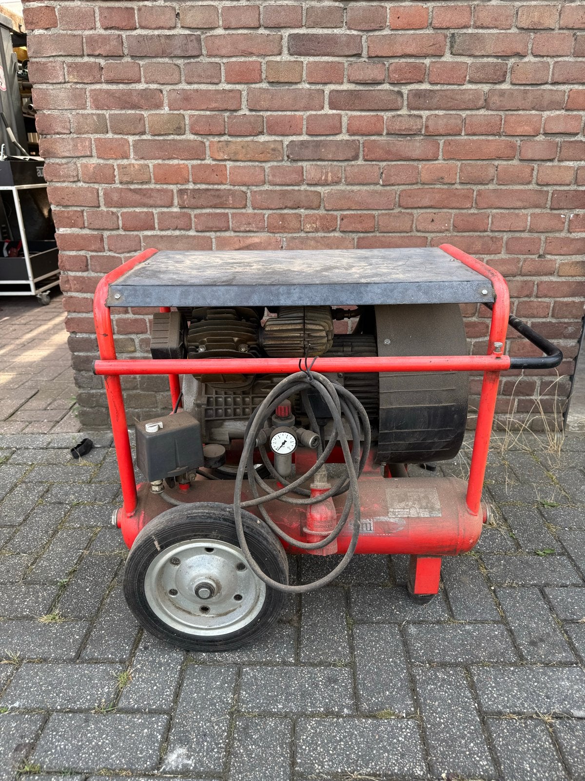 mobiele compressor inclusief gereedschap, Ophalen, Gebruikt, 6 tot 10 bar, 25 tot 100 liter