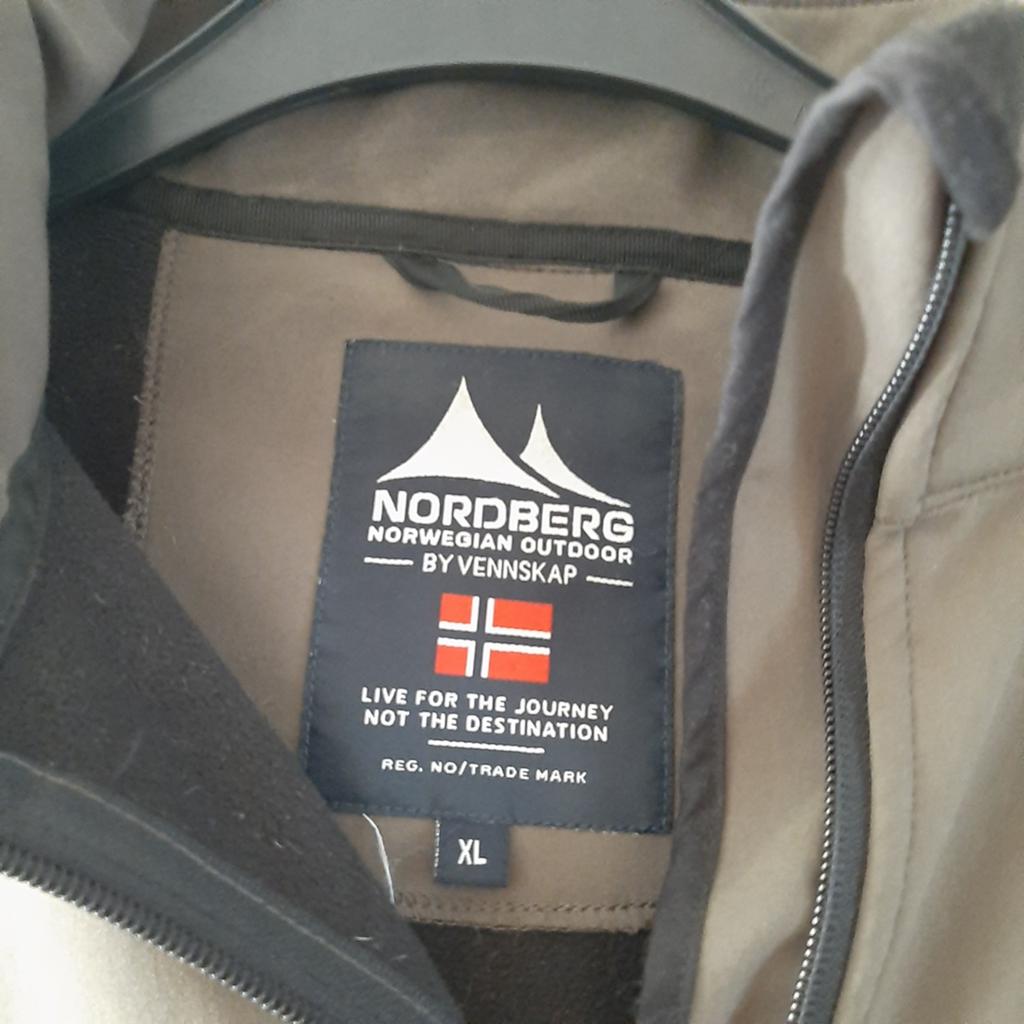 Sportieve korte dames regenjas !, Kleding | Dames, Ophalen, Maat 42/44 (L), Nordberg, Zo goed als nieuw