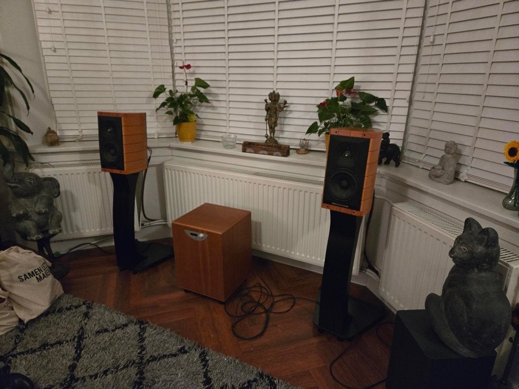 Sonus faber Cremona auditor inclusief stands PRIJSVERLAGING, Zo goed als nieuw, 60 tot 120 watt, Boekenplank luidspreker, Ophalen