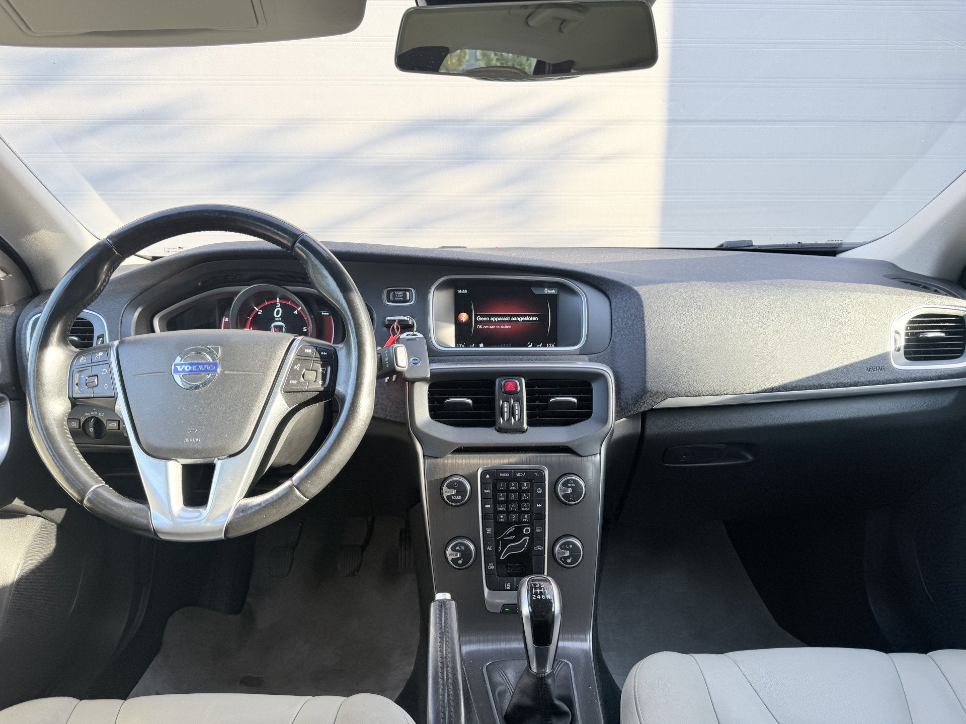 Volvo V40 2.0 D4 Summum Business (bj 2014), Voorwielaandrijving, Euro 5, Gebruikt, Beige