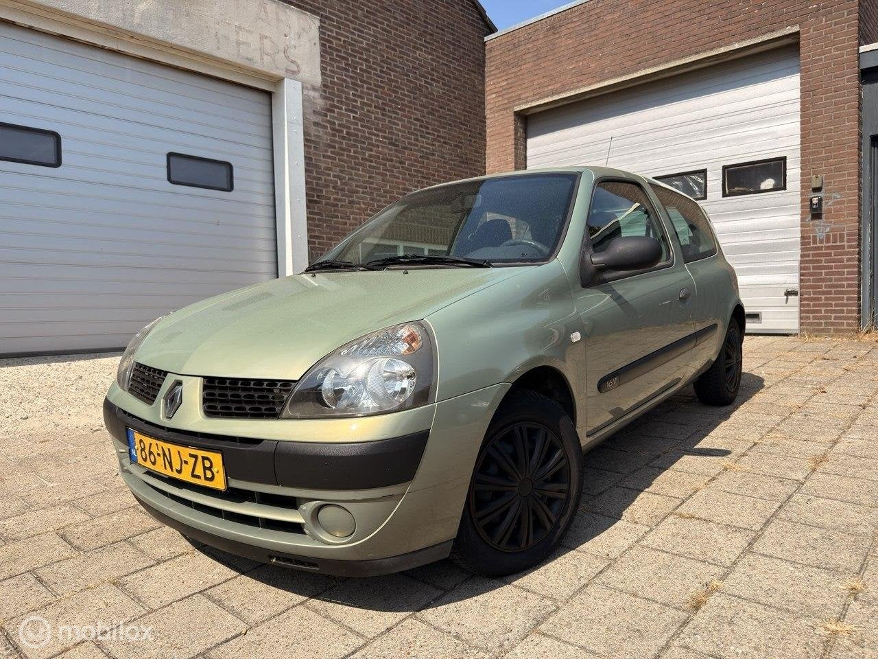 Renault Clio 1.2-16V Authentique Basis, Gebruikt, 31 €/maand, 4 cilinders, Origineel Nederlands