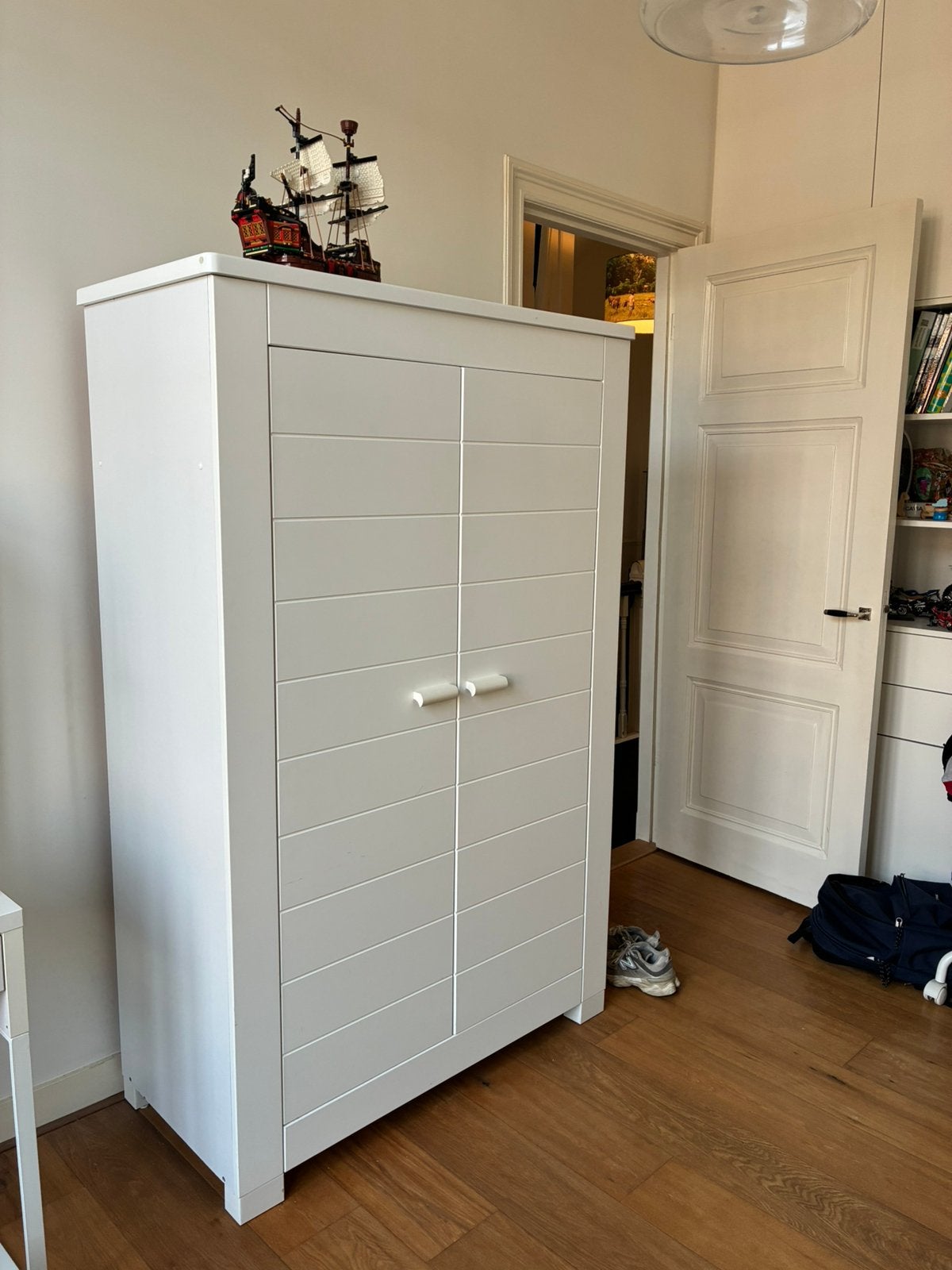Stevige kledingkast kinderkamer
