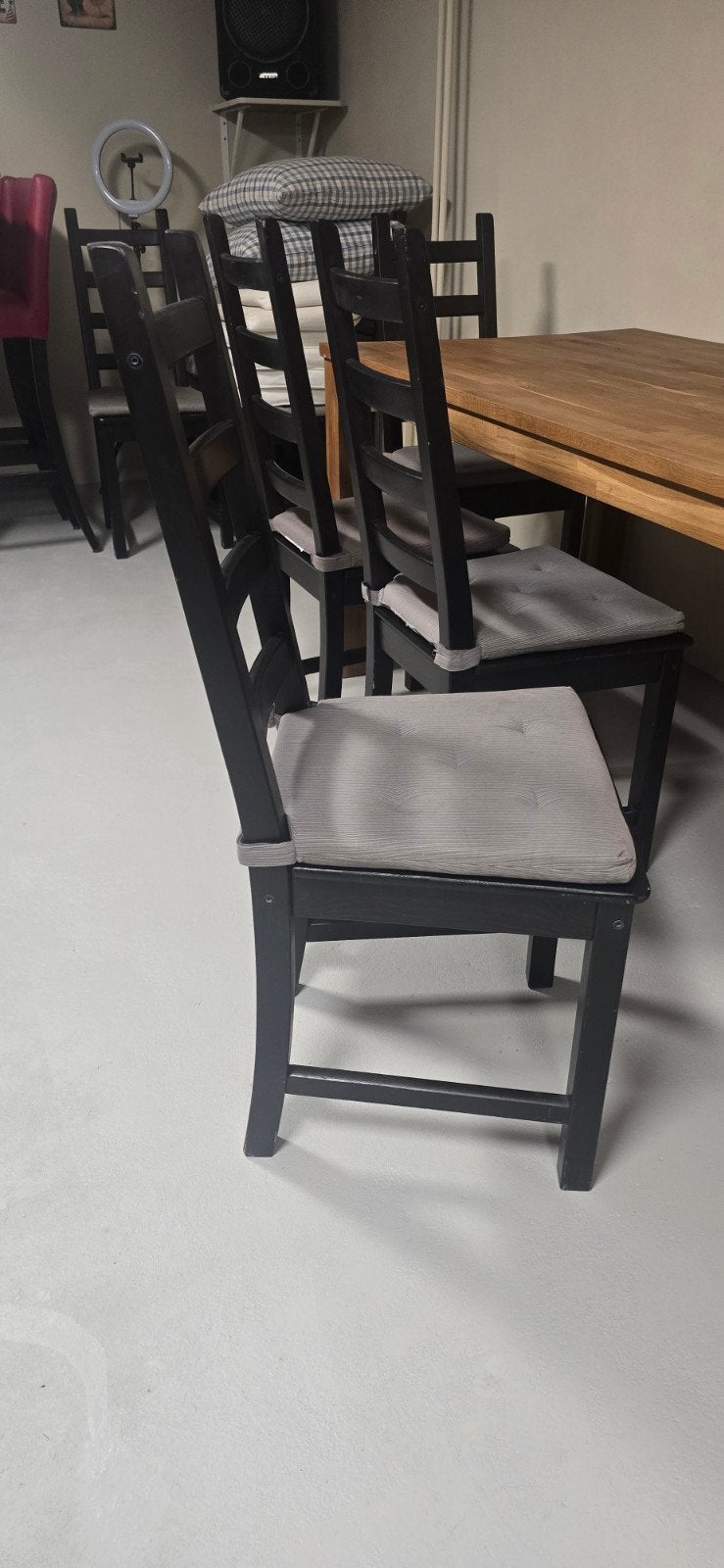 Gratis: 11 stoelen en kussens, Ophalen, Gebruikt, 50 tot 100 cm, Vijf personen of meer
