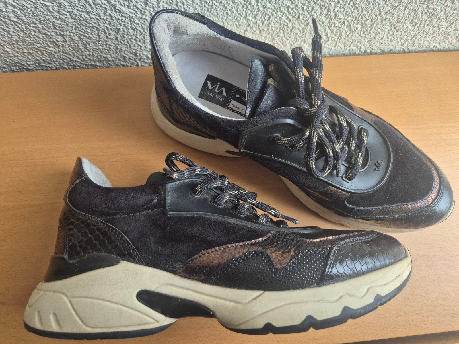 Via Vai Sneakers Maat 39 - Zwart met Bronsdetails, Via Vai, Zwart, Ophalen of Verzenden, Sneakers of Gympen