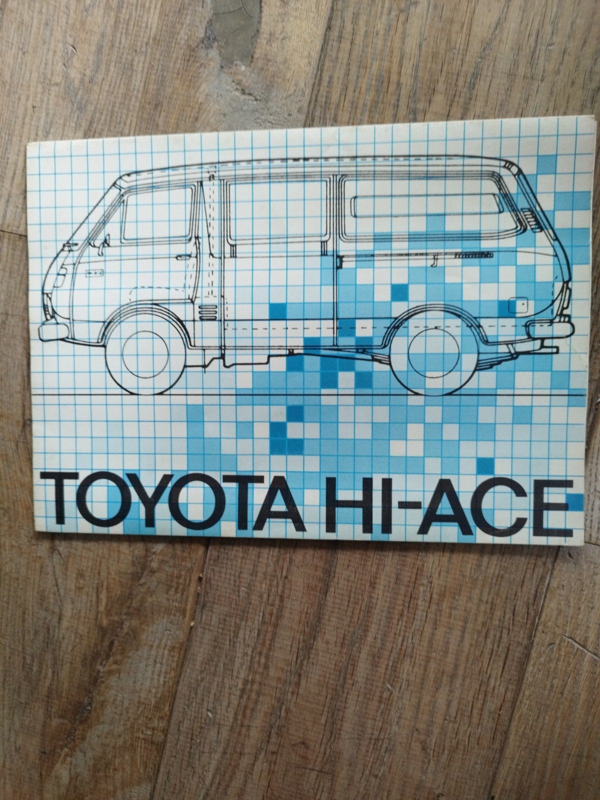 Toyota Hi-Ace brochure 1977 met prijslijst 1978 en map, Boeken, Toyota, Ophalen of Verzenden, Zo goed als nieuw, Toyota