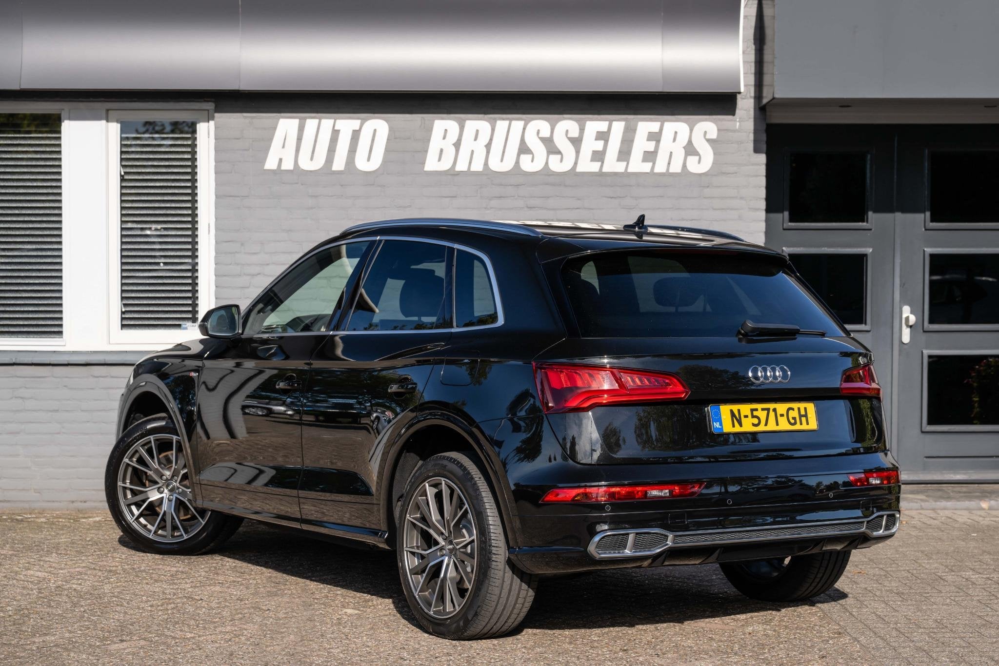Audi Q5 55 TFSI e quattro Competition Zeer nette staat deale, Auto's, Automaat, Dealer onderhouden, 4 cilinders, Zwart