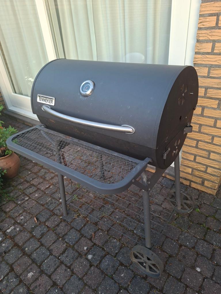 Tenneker BBQ met thermometer en zijtafel, Ophalen, Gebruikt, Tenneker