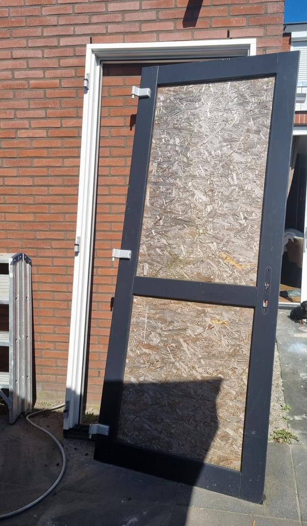 Kunstof deur met kozijn gratis afhalen, Doe-het-zelf en Verbouw, Deuren en Horren, Ophalen, Kunststof, Gebruikt, 80 tot 100 cm
