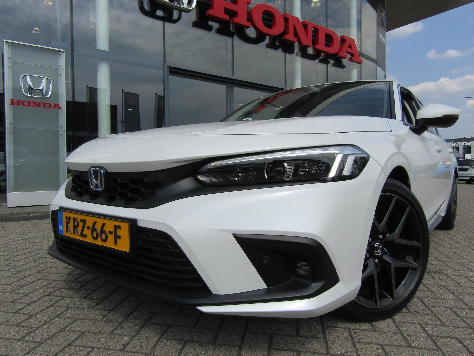 Honda Civic 2.0 HYBRID 184PK eCVT Advance Bose audio, Gebruikt, Wit, Bedrijf, 1433 kg