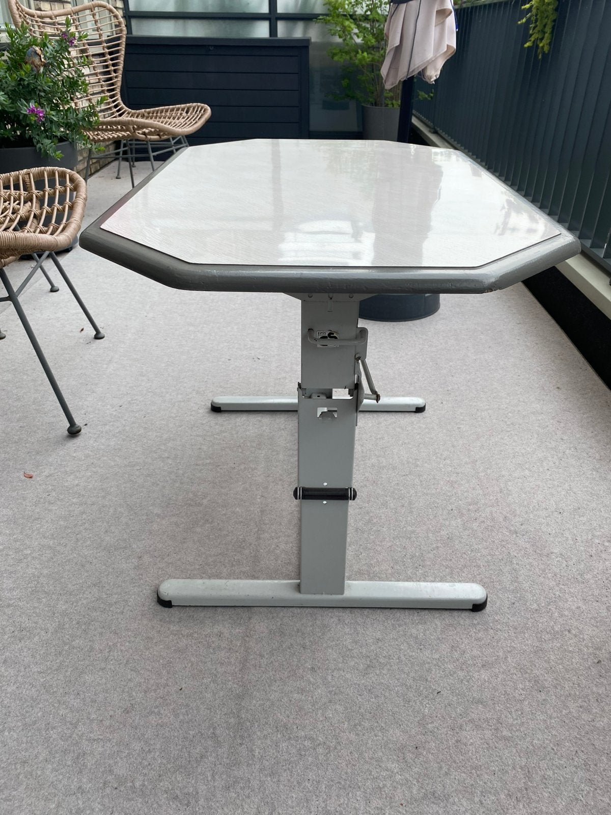 Inklapbare grijze lifttafel, Caravans en Kamperen, Ophalen, Zo goed als nieuw