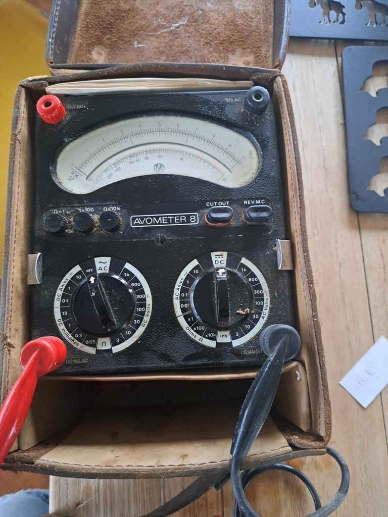 Vintage AVO METER 8 - Analoge Multimeter in Leren Tas, Antiek en Kunst, Antiek | Gereedschap en Instrumenten, Ophalen of Verzenden
