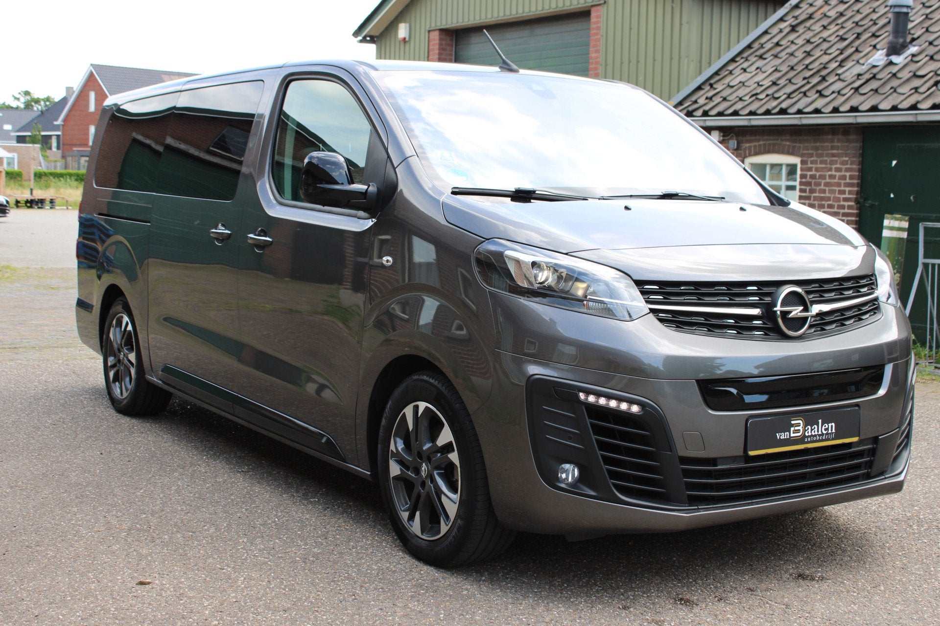 Opel Zafira-e Life L3H1 Innovation 75 kWh *VERKOCHT!*, 136 pk, Zwart, Overige carrosserieën, 7 stoelen