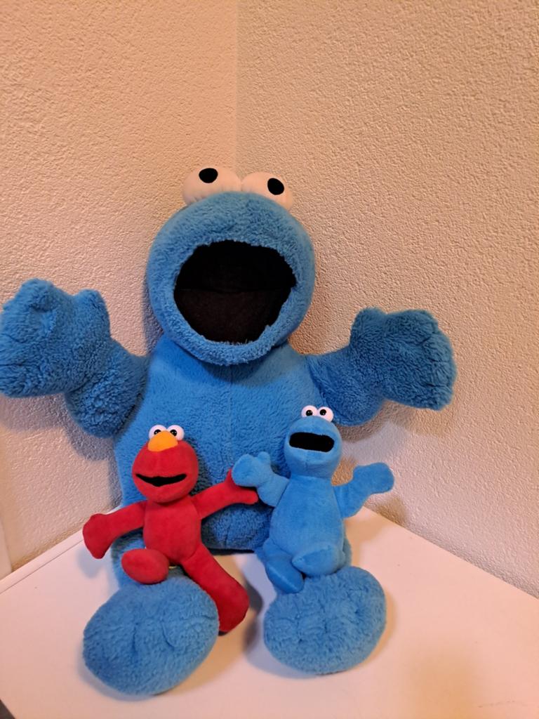Grote koekiemonster knuffel met kleine Elmo en koekiemonster, Ophalen of Verzenden, Zo goed als nieuw
