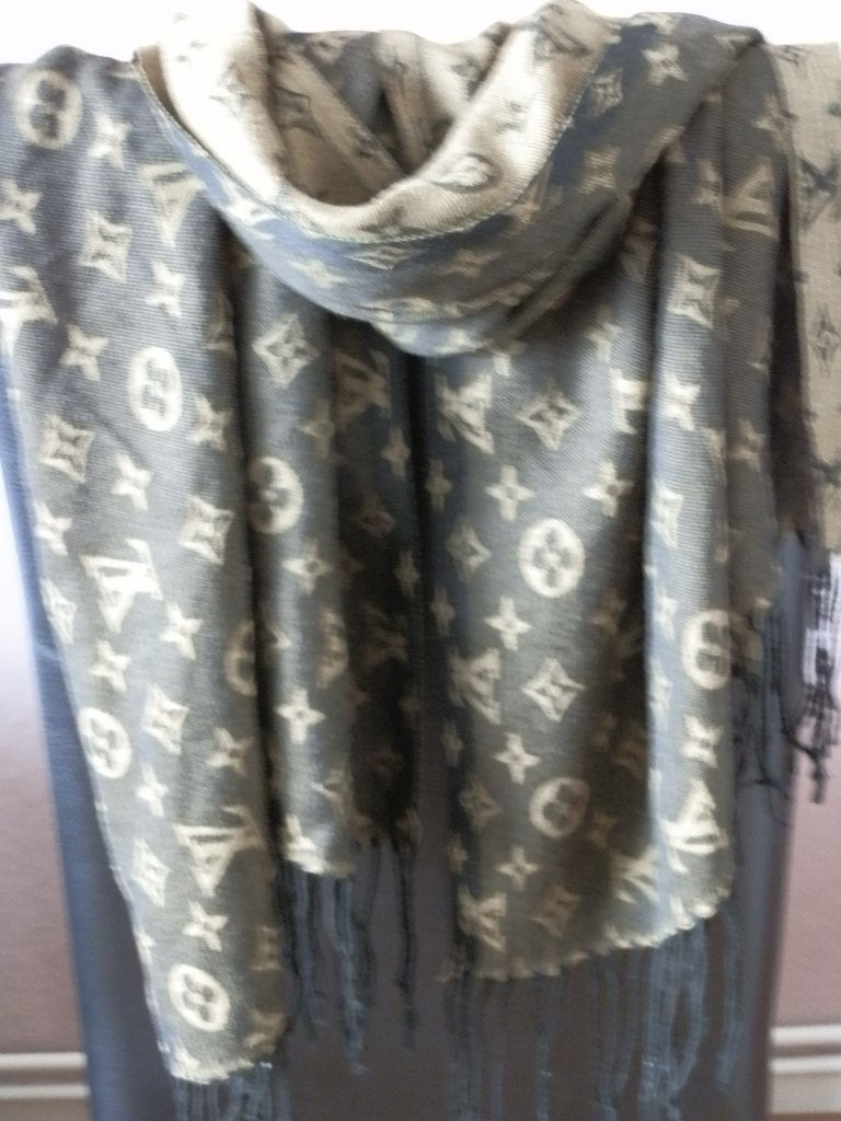 Louis Vuitton logo sjaal., Kleding | Dames, Mutsen, Sjaals en Handschoenen, Zo goed als nieuw, Sjaal, Maat 46/48 (XL) of groter