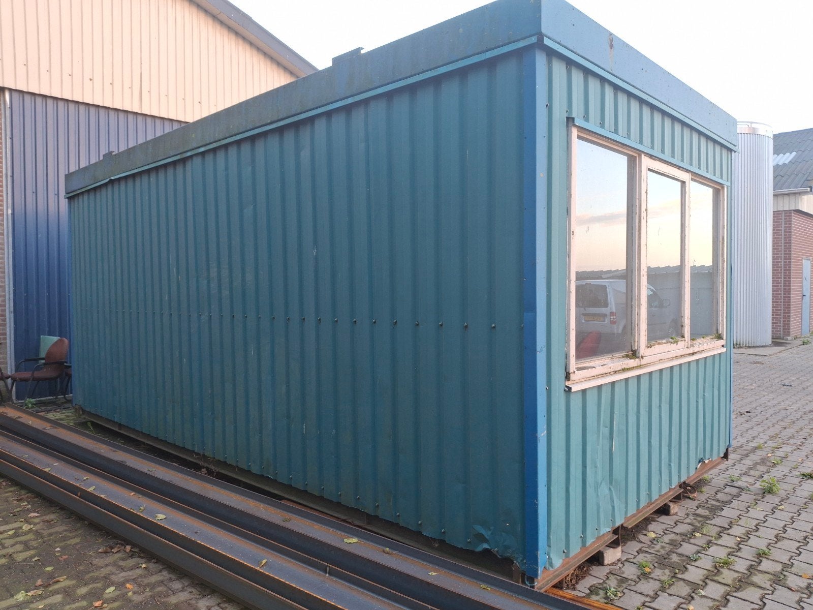 Kantoorunit/Keet 6x3 meter, op slede., Tuin en Terras, Ophalen, Gebruikt, 8 meter of meer