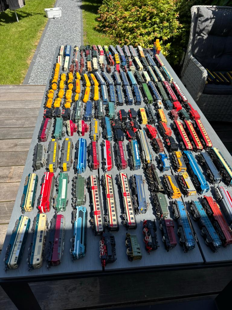 Mega verzameling lima en jouef 55 locs, 200 wagons, Jouef, Ophalen of Verzenden, Zo goed als nieuw, Gelijkstroom