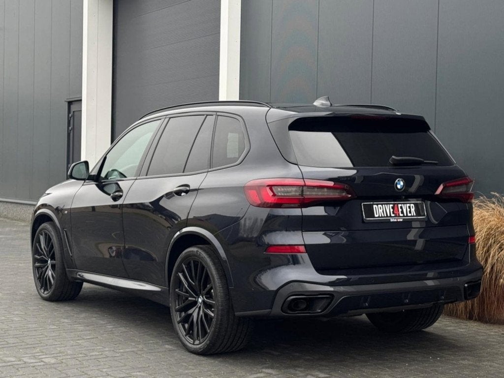 BMW X5 xDrive40d M PACK PANO KUIPSTOELEN LEDER LED NAVI CAME, Auto's, BMW, Gebruikt, X5, 2993 cc, Zwart