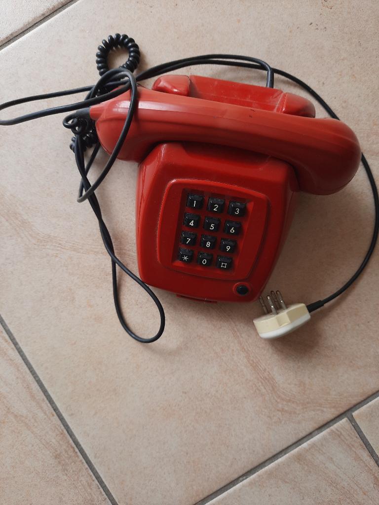 Telefoon PTT T65 tdk robijnrood, Ophalen, Gebruikt