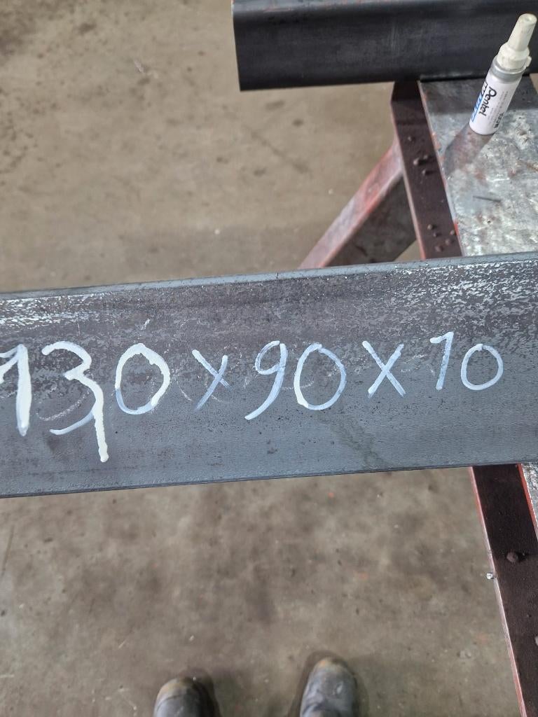 Hoek 130x90x10 lengte 3000mm, Doe-het-zelf en Verbouw, Ophalen, Zo goed als nieuw