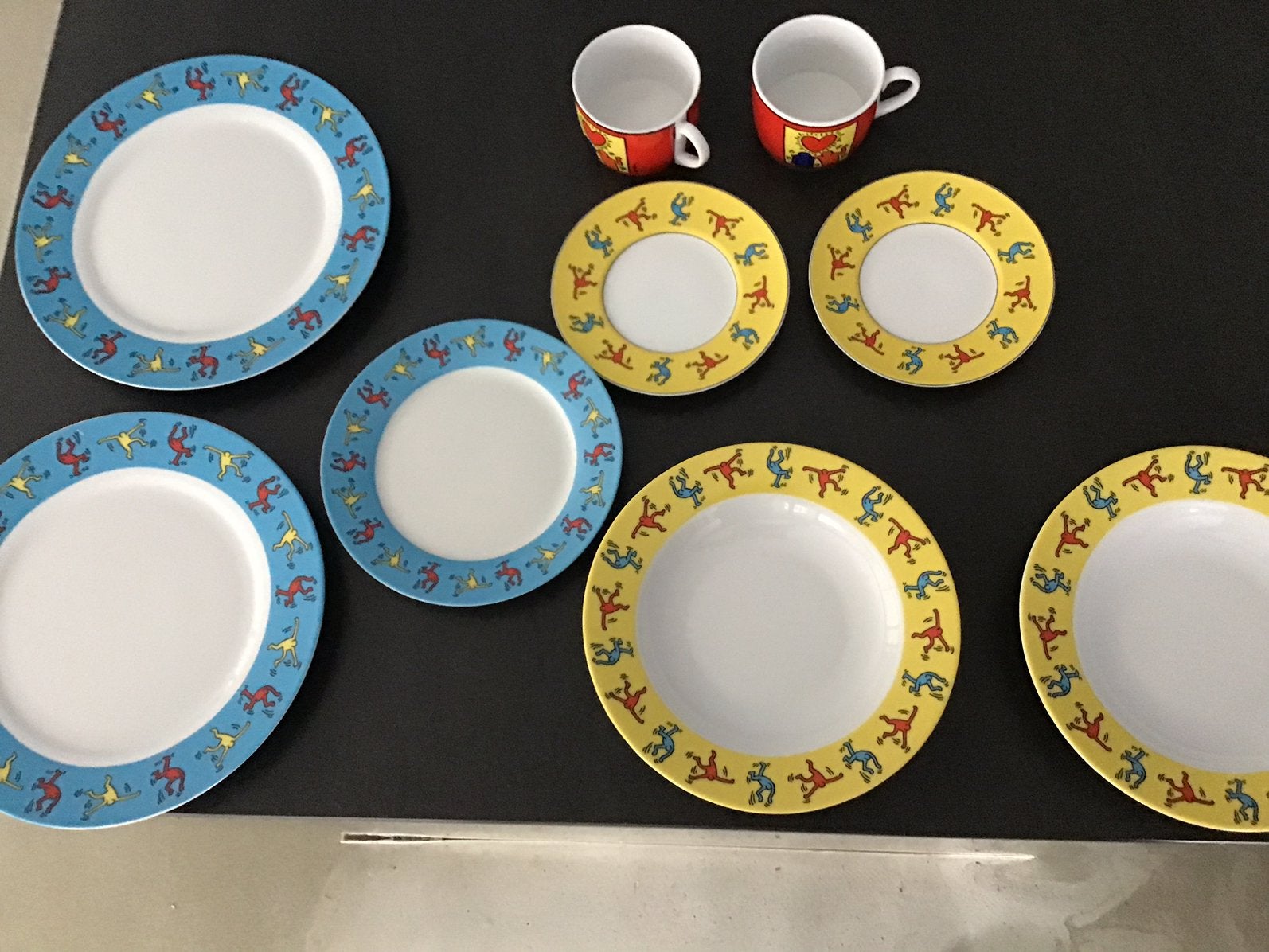 Keith Haring 9 delig servies, Ophalen, Zo goed als nieuw, Porselein, Overige stijlen