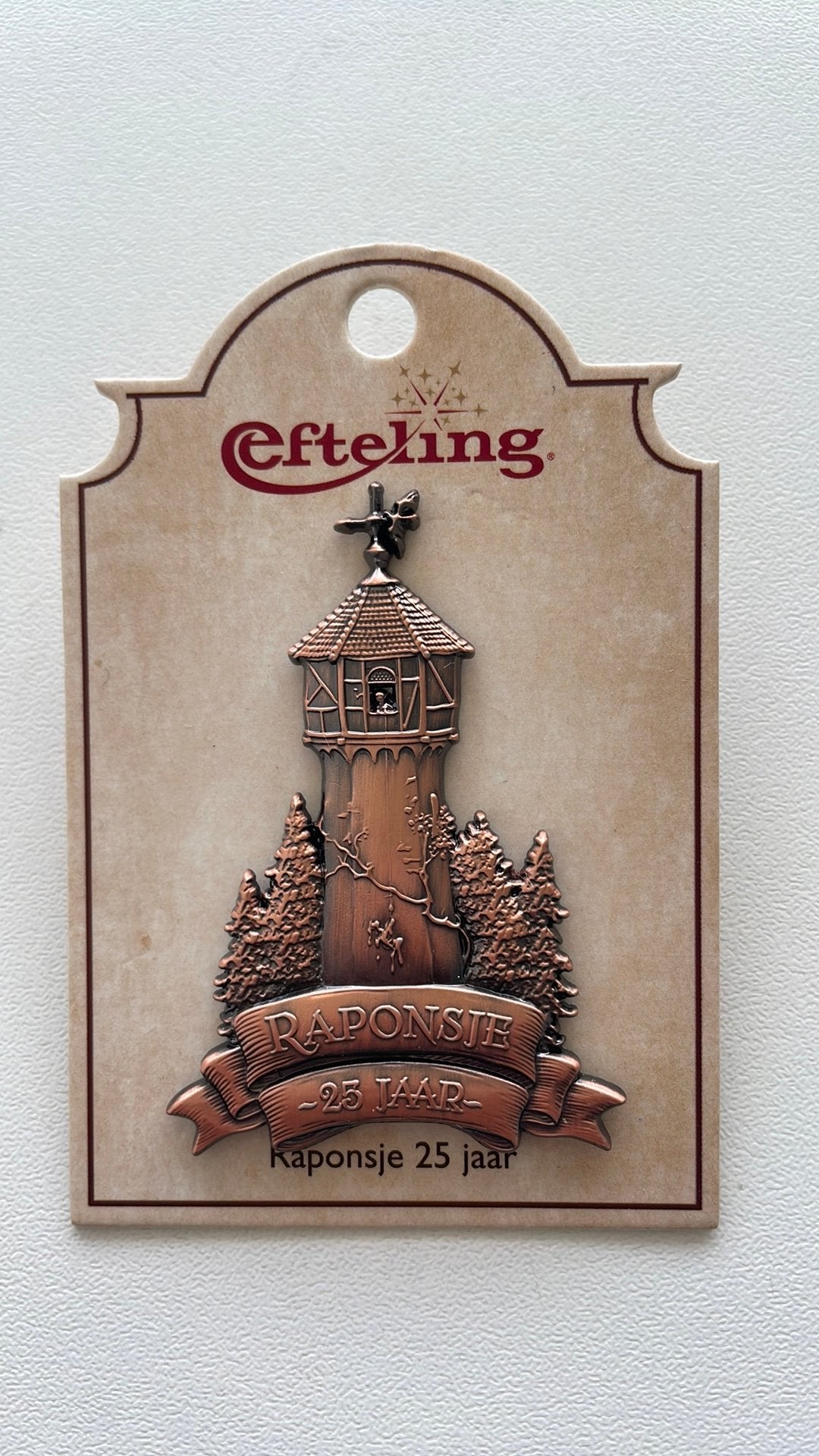 Efteling pin 25 jaar Raponsje EPP 502 op kaartje, Ophalen of Verzenden, Nieuw, Button of Speldje