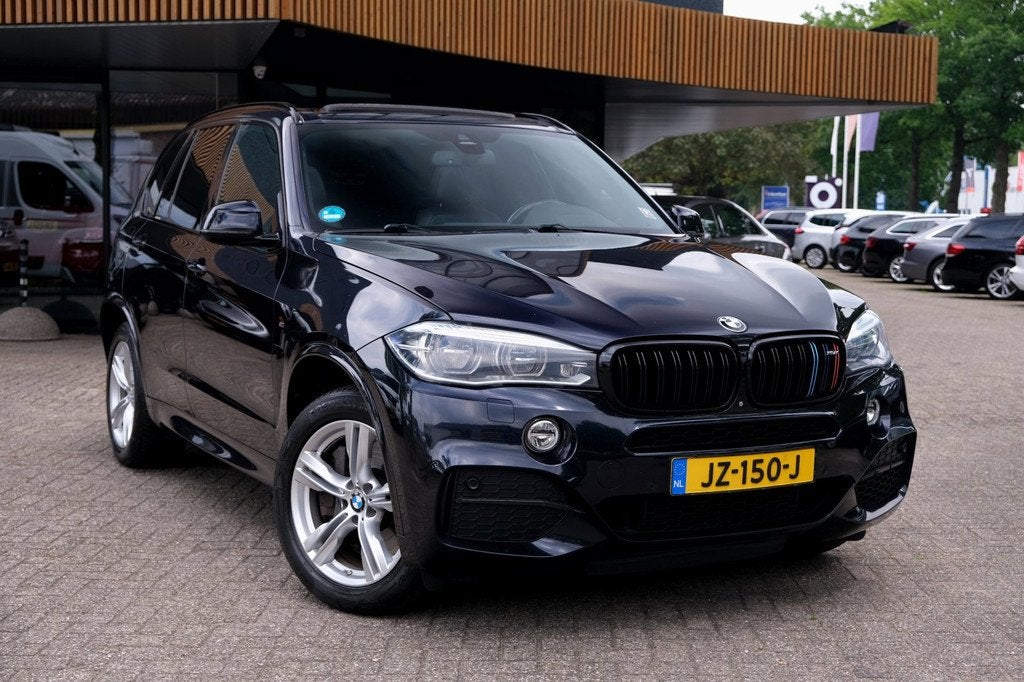 BMW X5 M50d|EXCL.BPM|M-Pakket|Pano|HarmanKardon|Trekhaak|Cam, Auto's, Automaat, 15 km/l, 2993 cc, Zwart