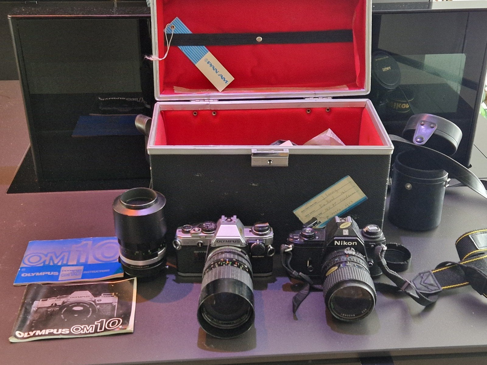 Olympus OM-10 met manual adapter, extra lens en Nikon EM, Ophalen, Gebruikt, Spiegelreflex, Olympus