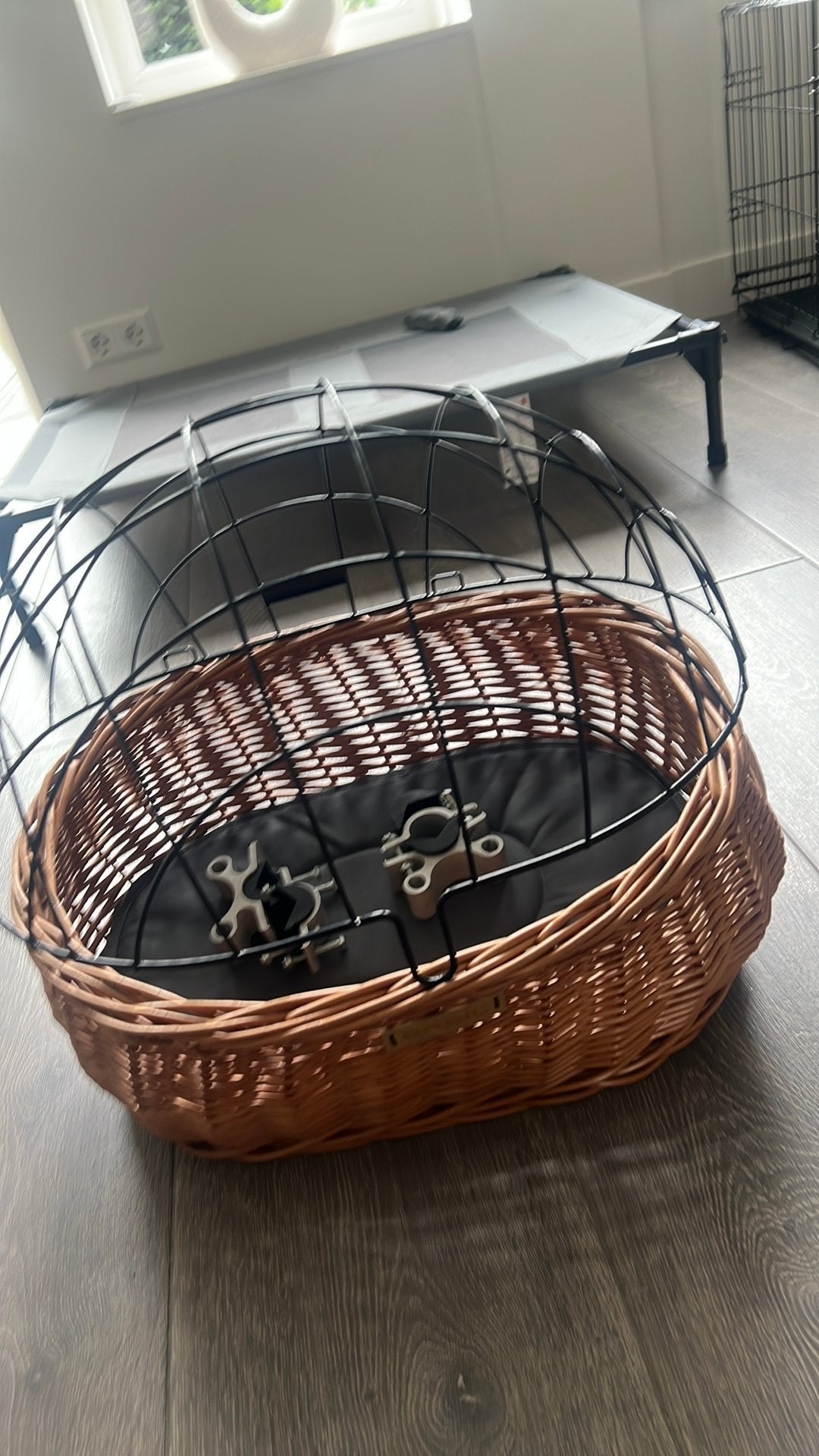 Basil fietsmand voor hond of kat, Ophalen, Zo goed als nieuw
