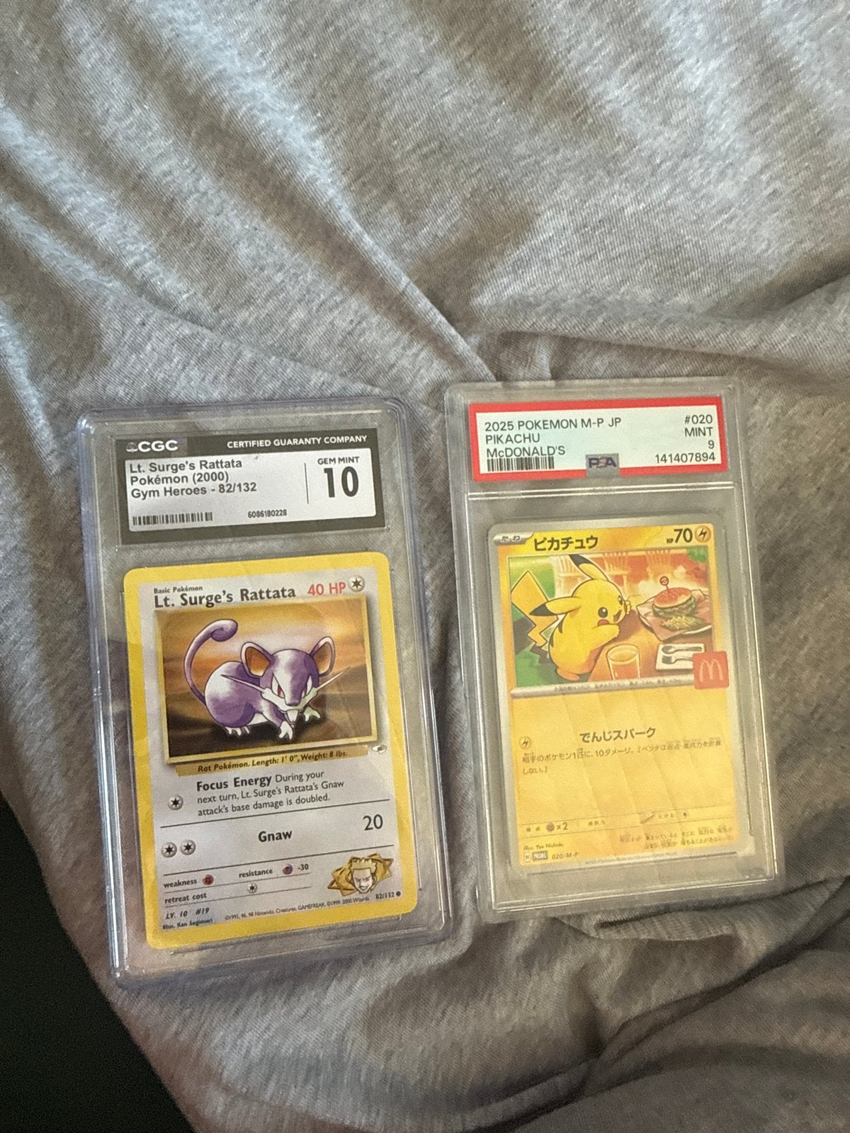 2 sleeves tekoop/teruil bied alles maar aan!, Ophalen of Verzenden, Zo goed als nieuw, Meerdere kaarten, Foil
