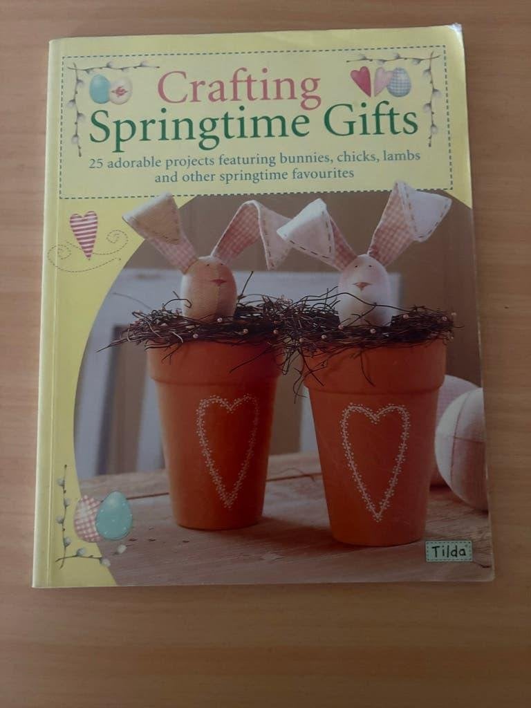 Crafting Springtime Gifts - Knutselboek Tilda, Ophalen of Verzenden, Zo goed als nieuw