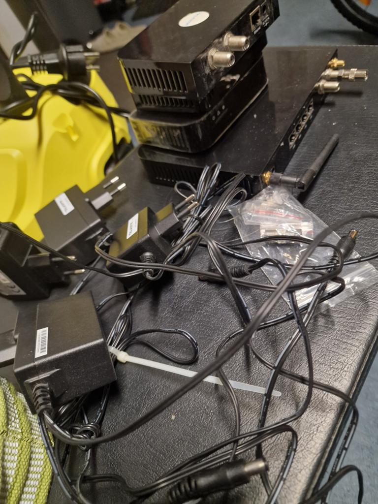 Teleste Internet over Coax: 3x EOC03, 1x EOC04, 4 TV kabels, Ophalen, Gebruikt, Teleste