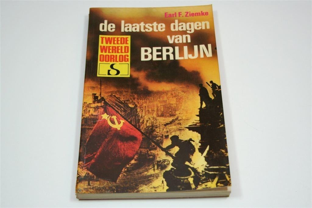De Laatste Dagen van Berlijn — 2e Wereldoorlog [1973], Ophalen of Verzenden, Tweede Wereldoorlog, Gelezen, Overige onderwerpen