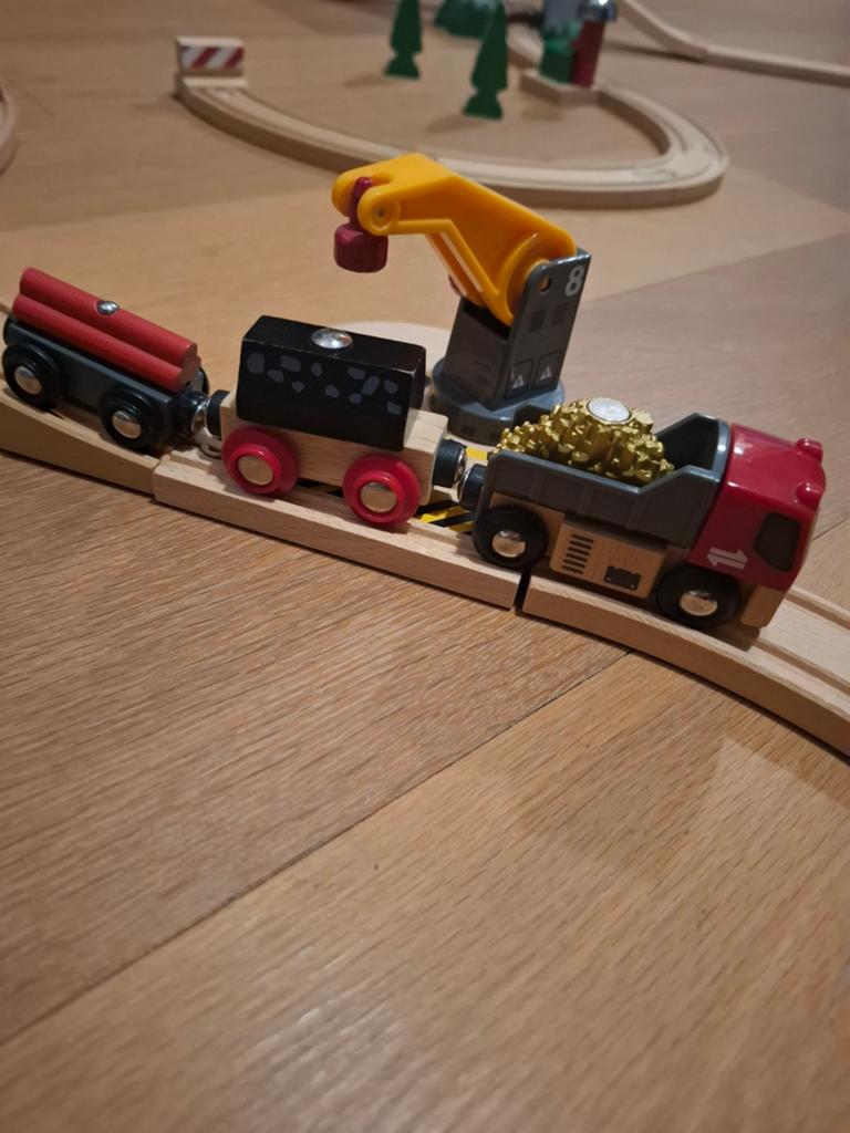 Brio kraan met vrachtwagen en wagons  met kolenmijntje, Ophalen of Verzenden, Gebruikt, Rij- of Hobbelspeelgoed