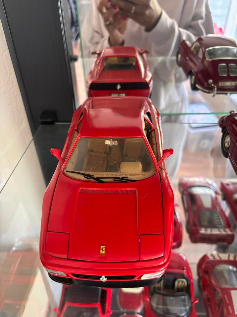 Ferrari Testarossa schaalmodel - Rood, gedetailleerd, Hobby en Vrije tijd, Modelauto's | 1:24, Ophalen of Verzenden, Zo goed als nieuw
