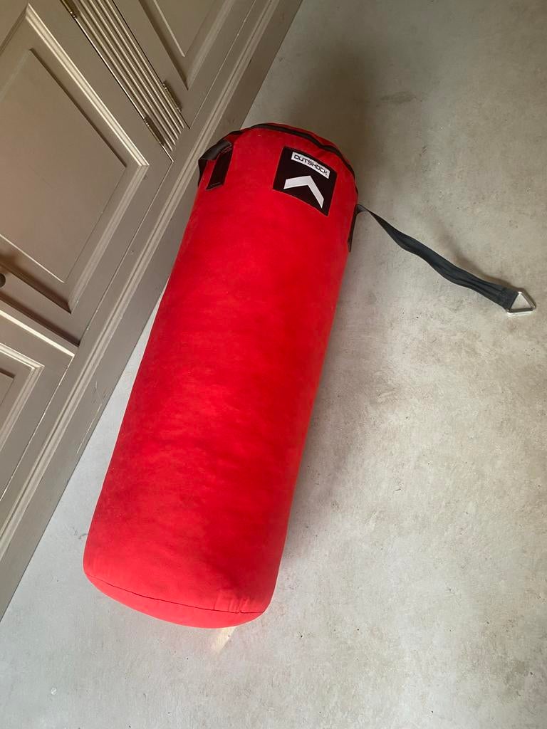 Bokszak Outshock 15 kg - Zo goed als nieuw met haken, Ophalen of Verzenden, Zo goed als nieuw, Bokszak