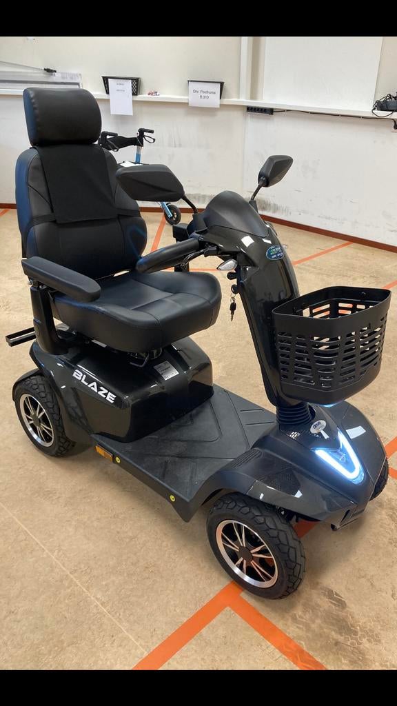 Scootmobiel Drive Blaze 4 wiel + rollatorhouder + extra slot, Ophalen, Drive, Zo goed als nieuw, 16 km/u of meer