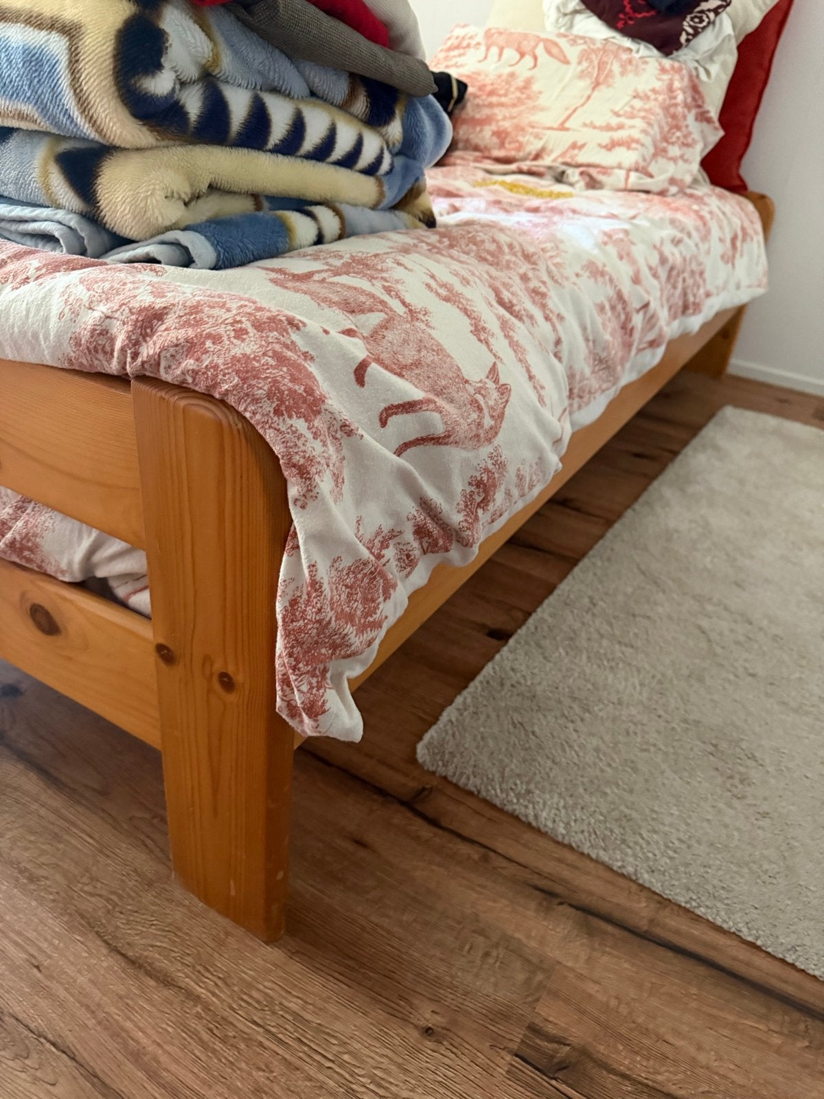 Eenpersoons houten bed - Massief grenen, Ophalen, Gebruikt, 90 cm, Eenpersoons