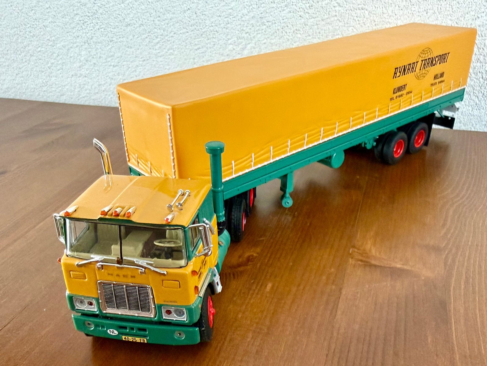 WSI Rynart Transport Mack F700 Classic Curtainside trailer, Hobby en Vrije tijd, Modelauto's | 1:50, Ophalen of Verzenden, Zo goed als nieuw