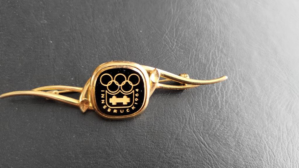 Vintage Broche Olympische Winterspelen Innsbruck 1964, Overige materialen, 4 tot 7 cm, Gebruikt, Ophalen of Verzenden